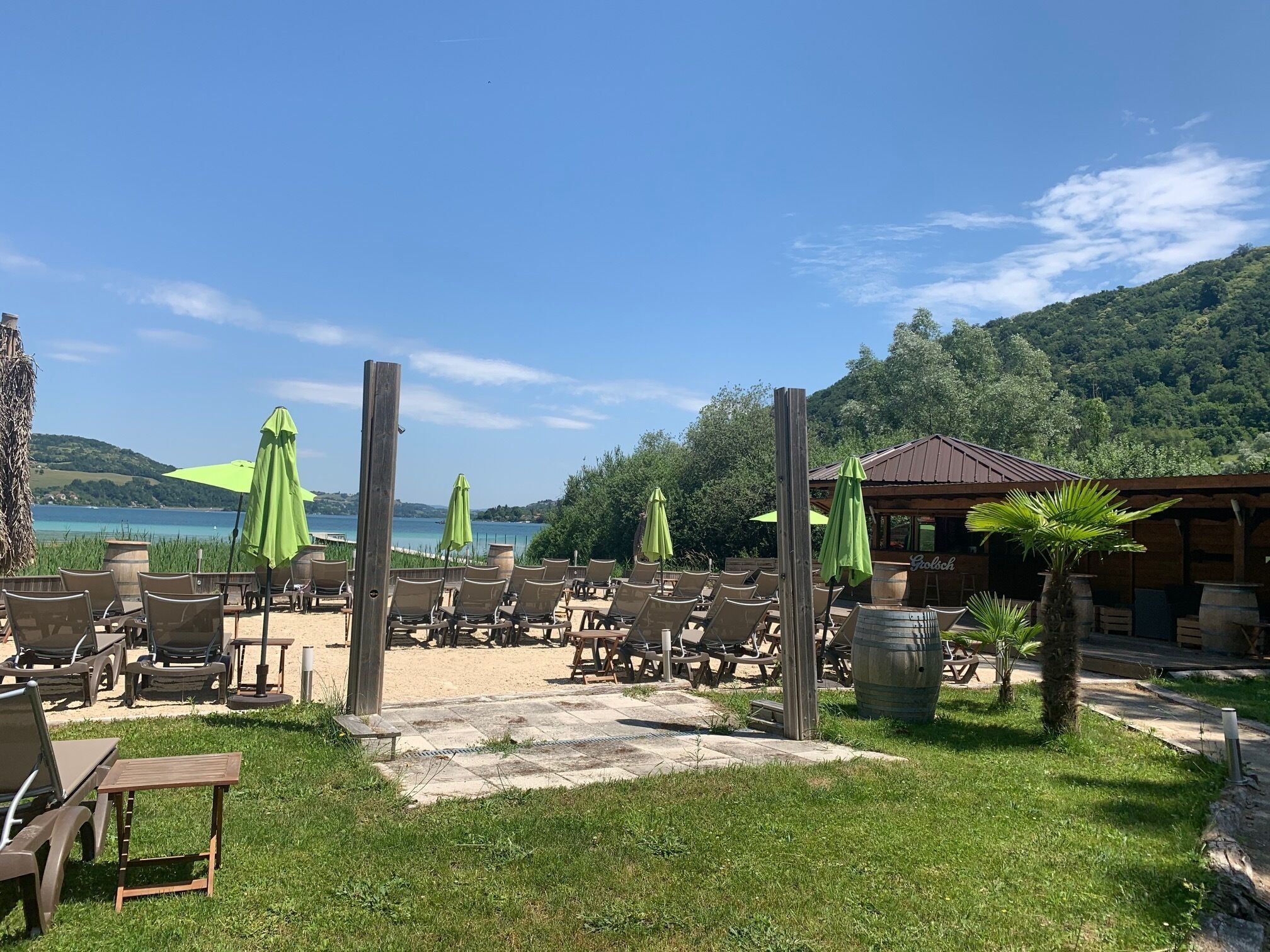 Le restaurant le Bahia pour déguster de bons plats au bord du lac
