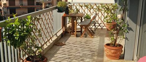 屋外ダイニングエリア