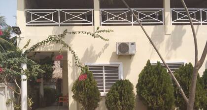 Villa Léa (nicht weit von der Porto-Novo-Brücke entfernt)