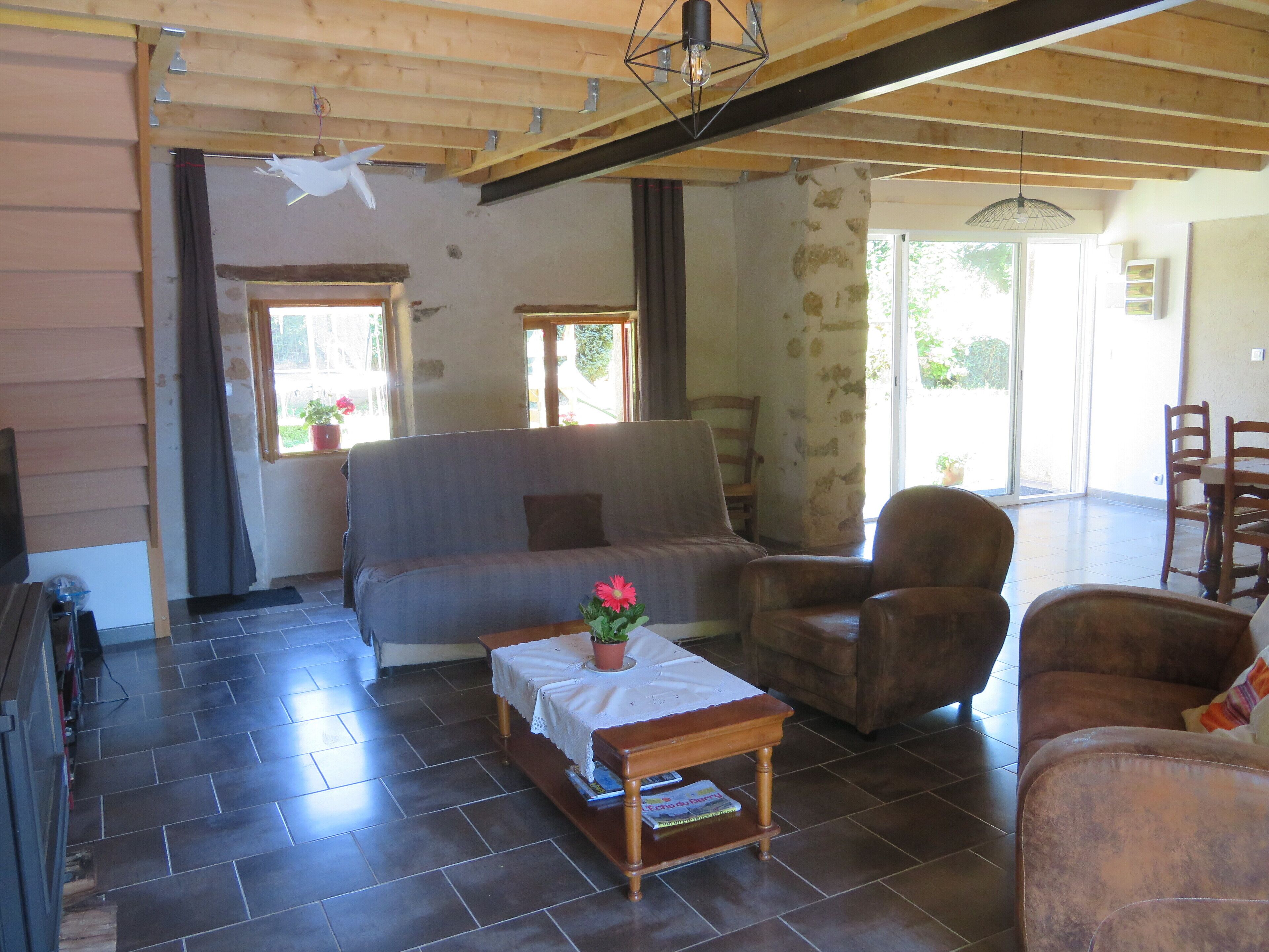 TV, peis, DVD-spiller og bøker