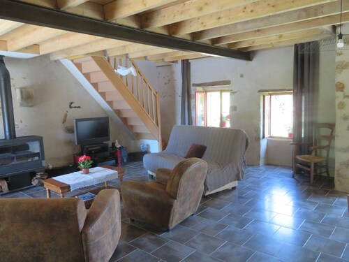 Une maison champêtre avec les oiseaux. Idéale pour familles et couples nature.