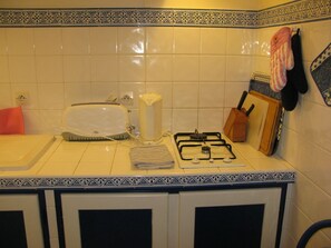Fridge, microwave, stovetop, coffee/tea maker