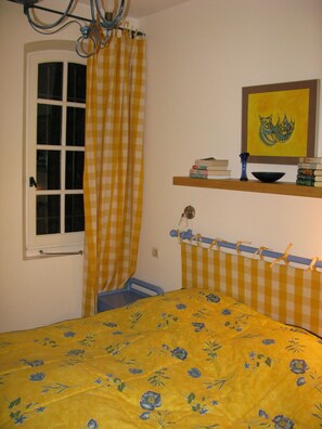 1 bedroom, iron/ironing board, travel cot, free WiFi