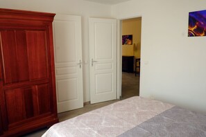 1 camera, ferro/asse da stiro, Wi-Fi