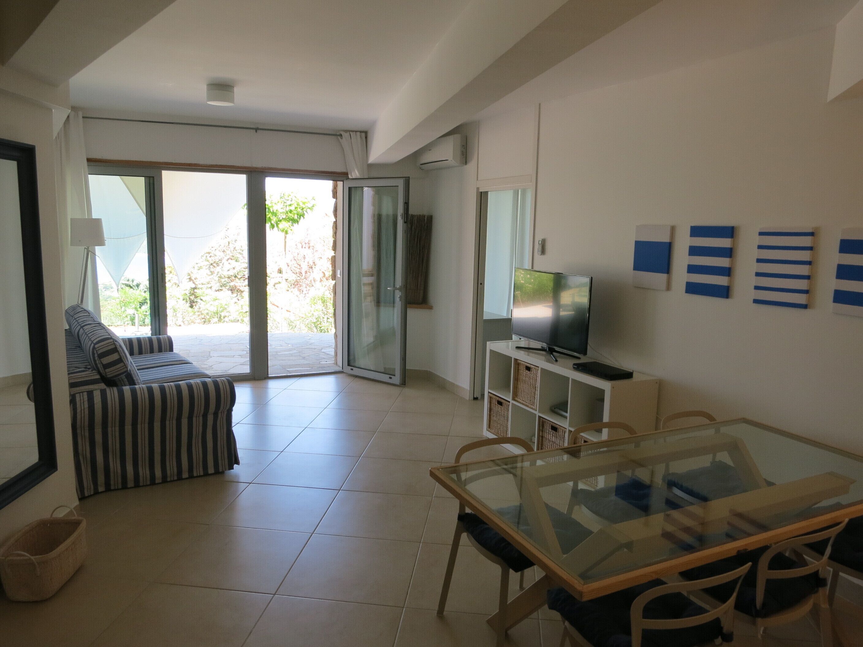 Ground floor villa 4 to 6 people with pool access sea view South Corsica