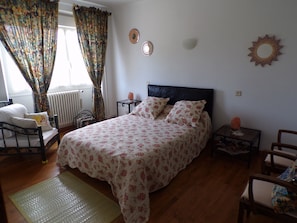 3 bedrooms, iron/ironing board, WiFi, bed sheets - House of Lacaze 2 ears (Toulonjac)