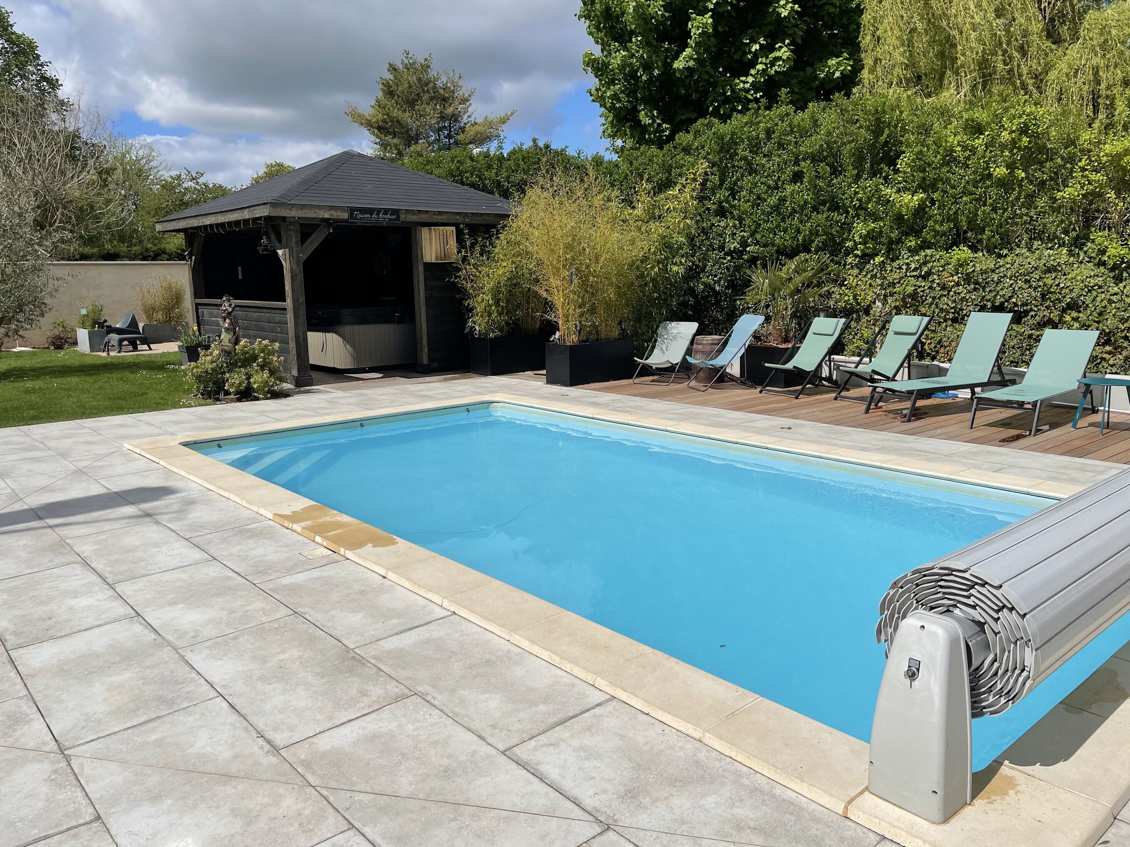 House with heated pool 28 ° / jacuzzi at 01:10 am PARIS - 10 people