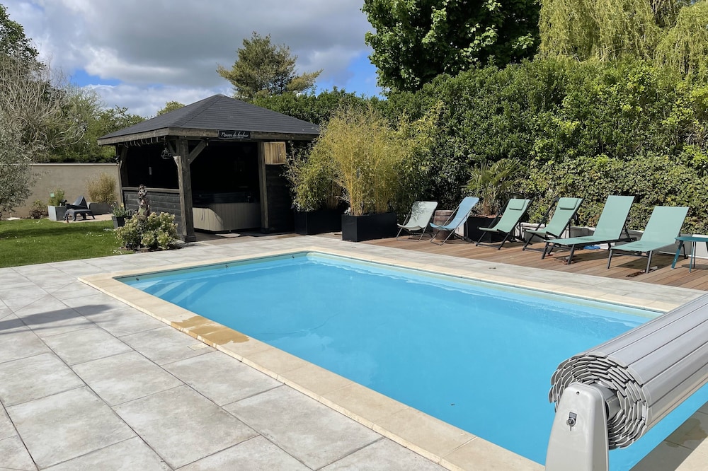 House with heated pool 28 ° / jacuzzi at 01:10 am PARIS - 10 people