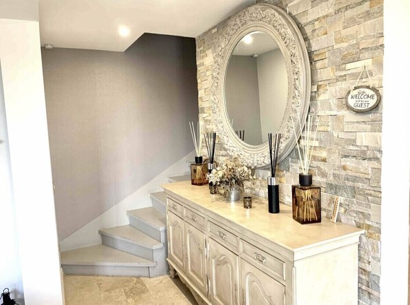 Interior - House with heated swimming pool 29° / 01 hours 10 PARIS - 8 people MAX (Lavilletertre)