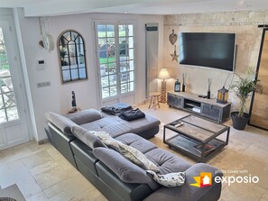 Smart TV, fireplace, table tennis, offices - House with heated swimming pool 29° / 01 hours 10 PARIS - 8 people MAX (Lavilletertre)