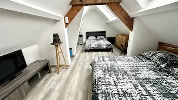 4 bedrooms, desk, iron/ironing board, travel cot