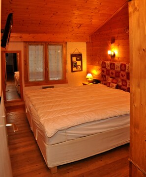 2 chambres, fer et planche à repasser, lit parapluie, Wi-Fi gratuit