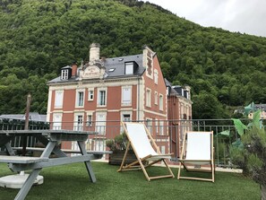 Outdoor dining - Place de la mairie T2 type loft 70m2 terrasse 35m2 (Cauterets)