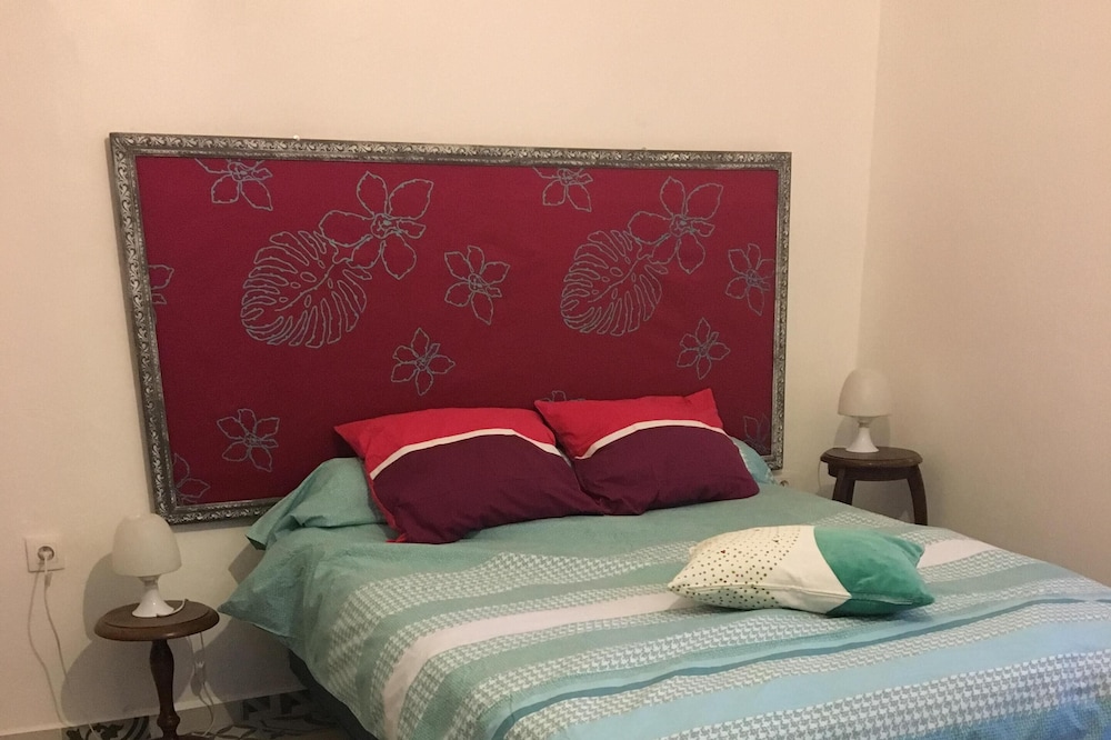 Bedroom and terrace, overlooking the garden. It can be combined with the gîte.