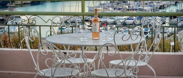 Outdoor dining - DUPLEX EXCEPTIONNEL AVEC VUE MER A1B059 (Cannes)