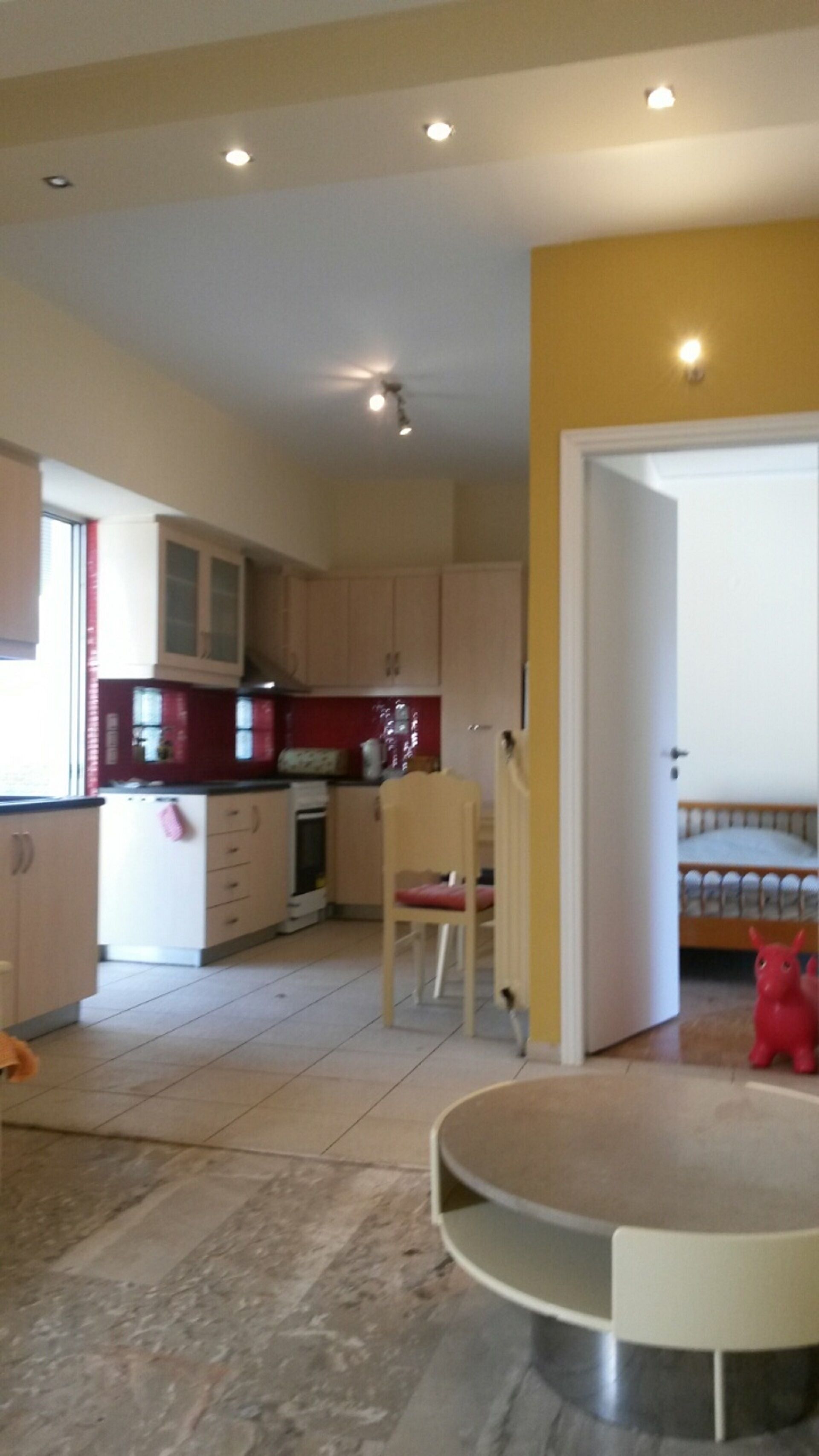 sunny apartment, 100m², large terraces, metro, central