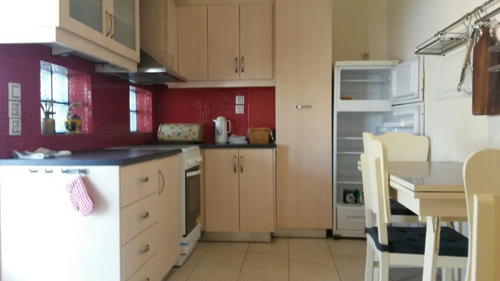 sunny apartment, 100m², large terraces, metro, central