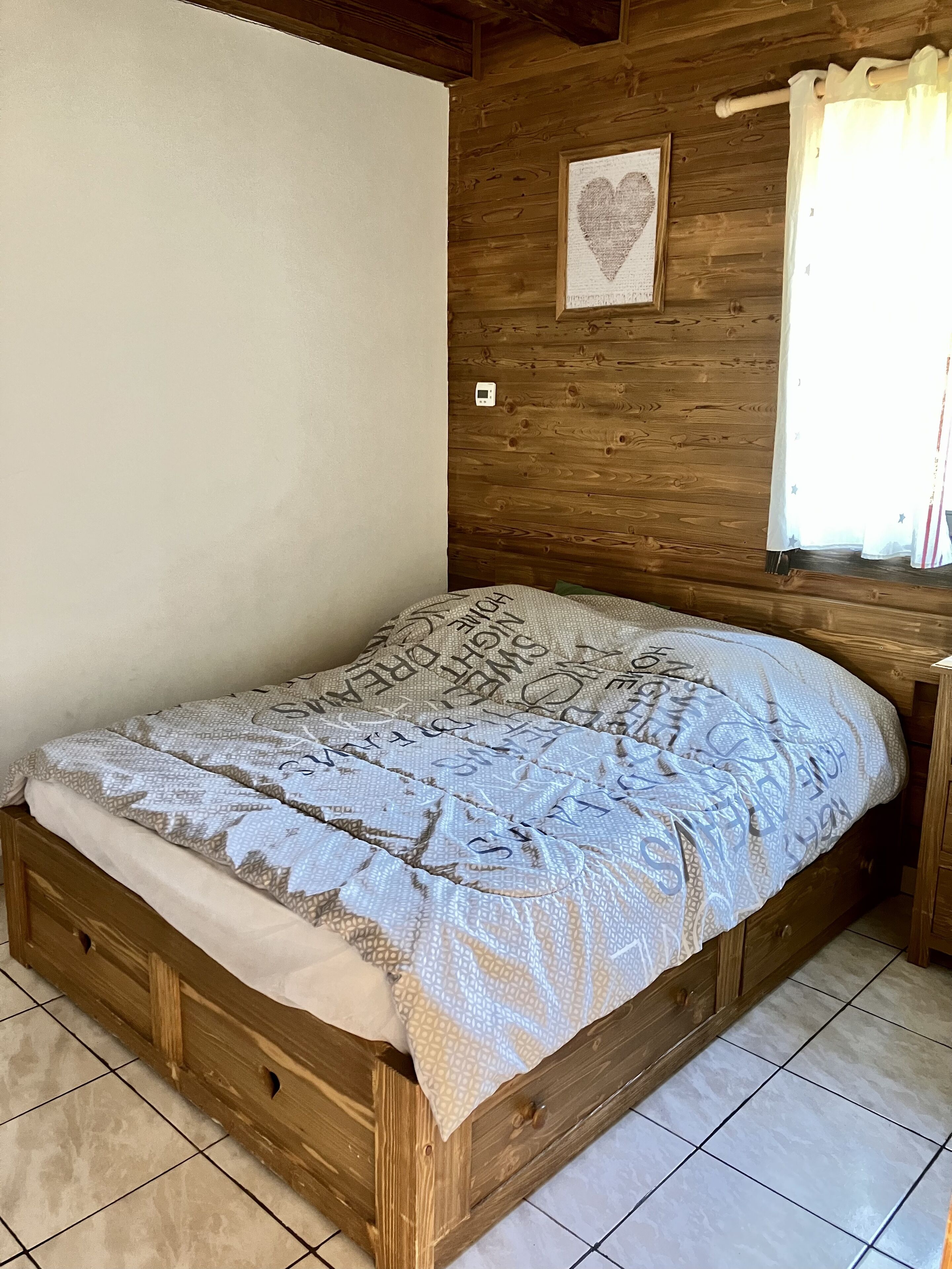 Spacious chalet, mountain view. 