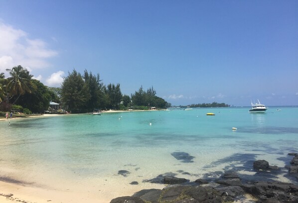 靠近海滩