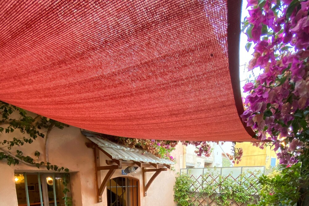 Charming village house. Downtown, quiet, air conditioning - 5 people - parking