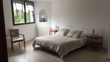 4 chambres, fer et planche Ă  repasser, Wi-Fi, draps fournis