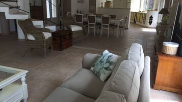 Televisie en een tafeltennistafel