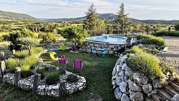 A pool area with stone walls and a view of the countryside. - La Casa, Charming little house of Provence  (Ongles)