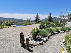 Property grounds - La Casa, Charming little house of Provence  (Ongles)