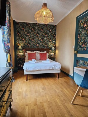 4 bedrooms, iron/ironing board, travel crib, free WiFi