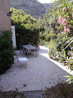Outdoor dining - LAST MINUTE T2 N ° 4 BG (Cavalaire-sur-Mer)