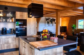 ثلاجة، ميكروويف، فرن، موقد طهي مسطح