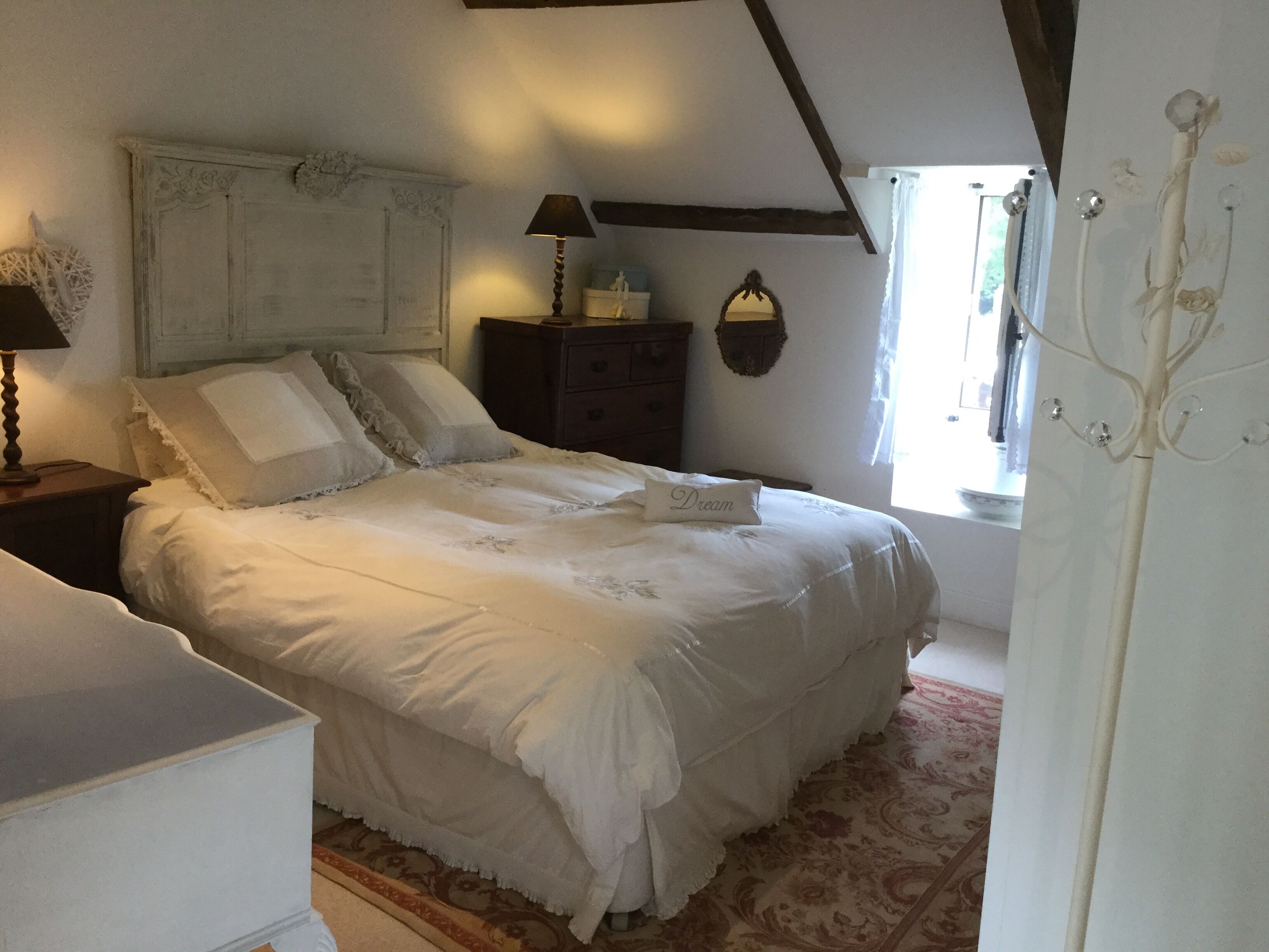 2 bedroom family canalside cottage with jaccusi and 10 mn to Dinan