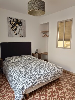 2 Schlafzimmer, Schreibtisch, Bügeleisen/Bügelbrett, kostenloses WLAN