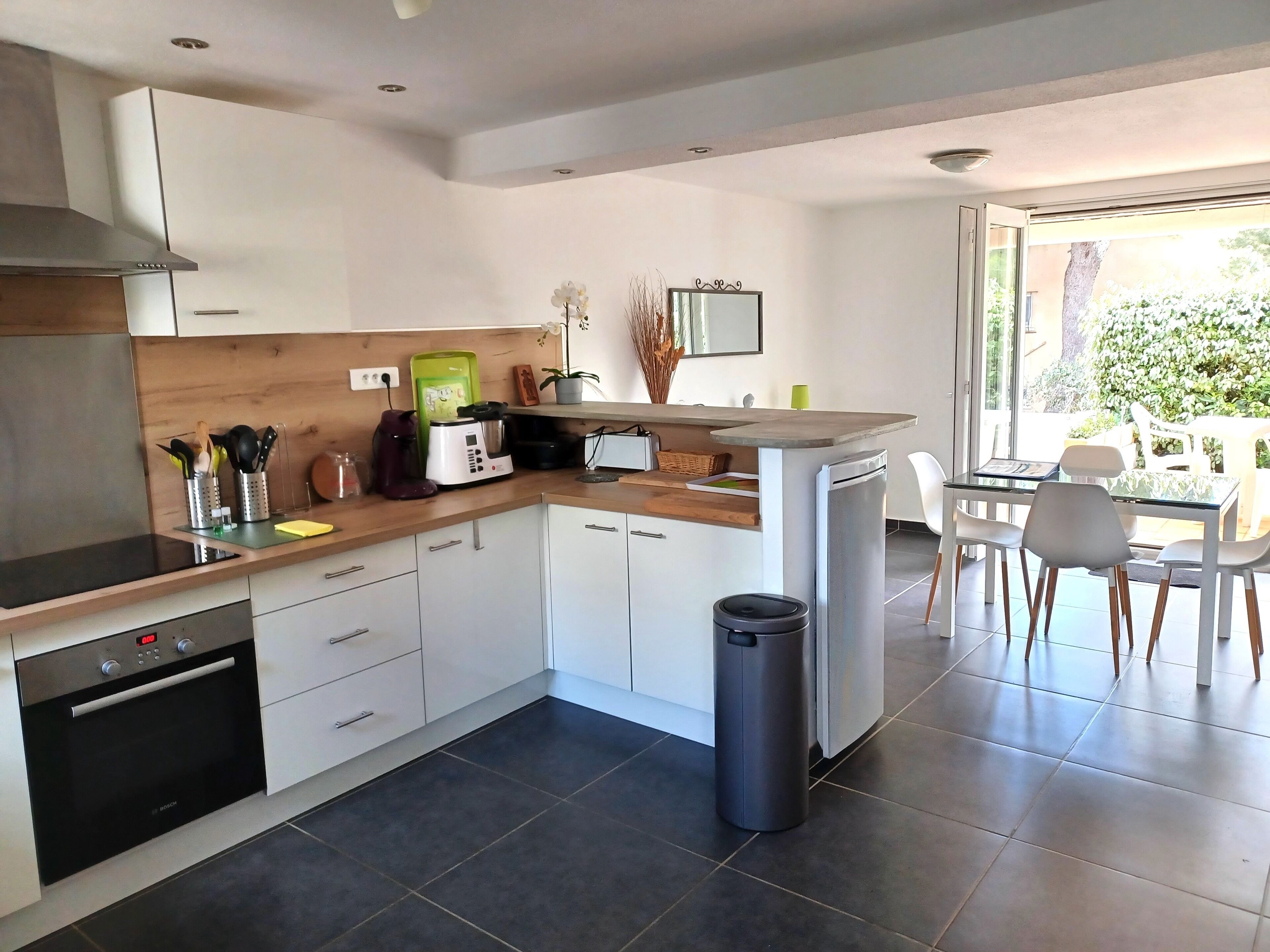 Renovated villa 7 people, 3 bedrooms, 2 terraces, solarium, 200m beach, calm sea