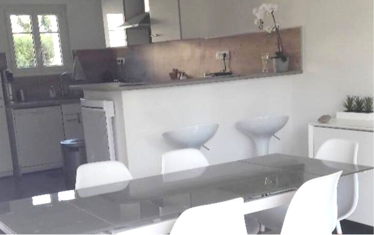 Renovated villa 7 people, 3 bedrooms, 2 terraces, solarium, 200m beach, calm sea