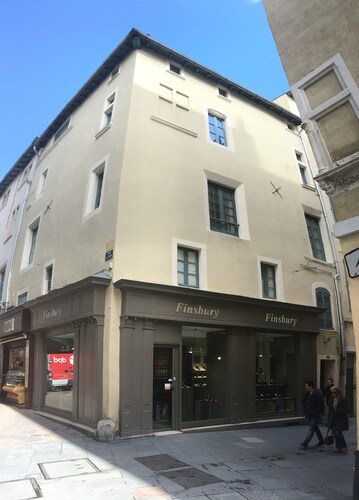 Apartment in the heart of old Nîmes (parking included) 