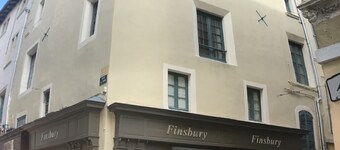 Apartment in the heart of old Nîmes (parking included) 