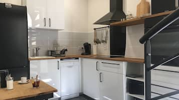 Réfrigérateur, micro-ondes, four, plaque de cuisson