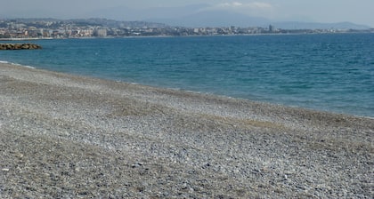 Villa in Südlage, Garten 300 m2, ruhig, Strand und Dorf zu Fuß