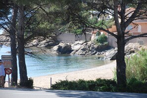 Beach nearby - T2 RENTAL IN SAINT AYGULF (Saint-Aygulf)