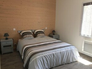 2 slaapkamers, een strijkplank/strijkijzer, wifi