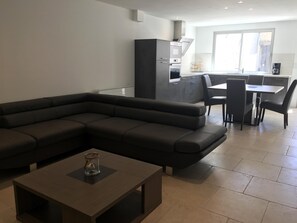TV, DVD player, stereo - High Tide (La Flotte)