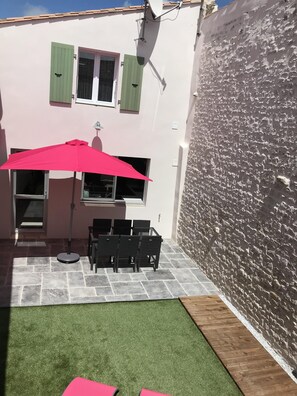 Unclassified image, 4 of 18, button