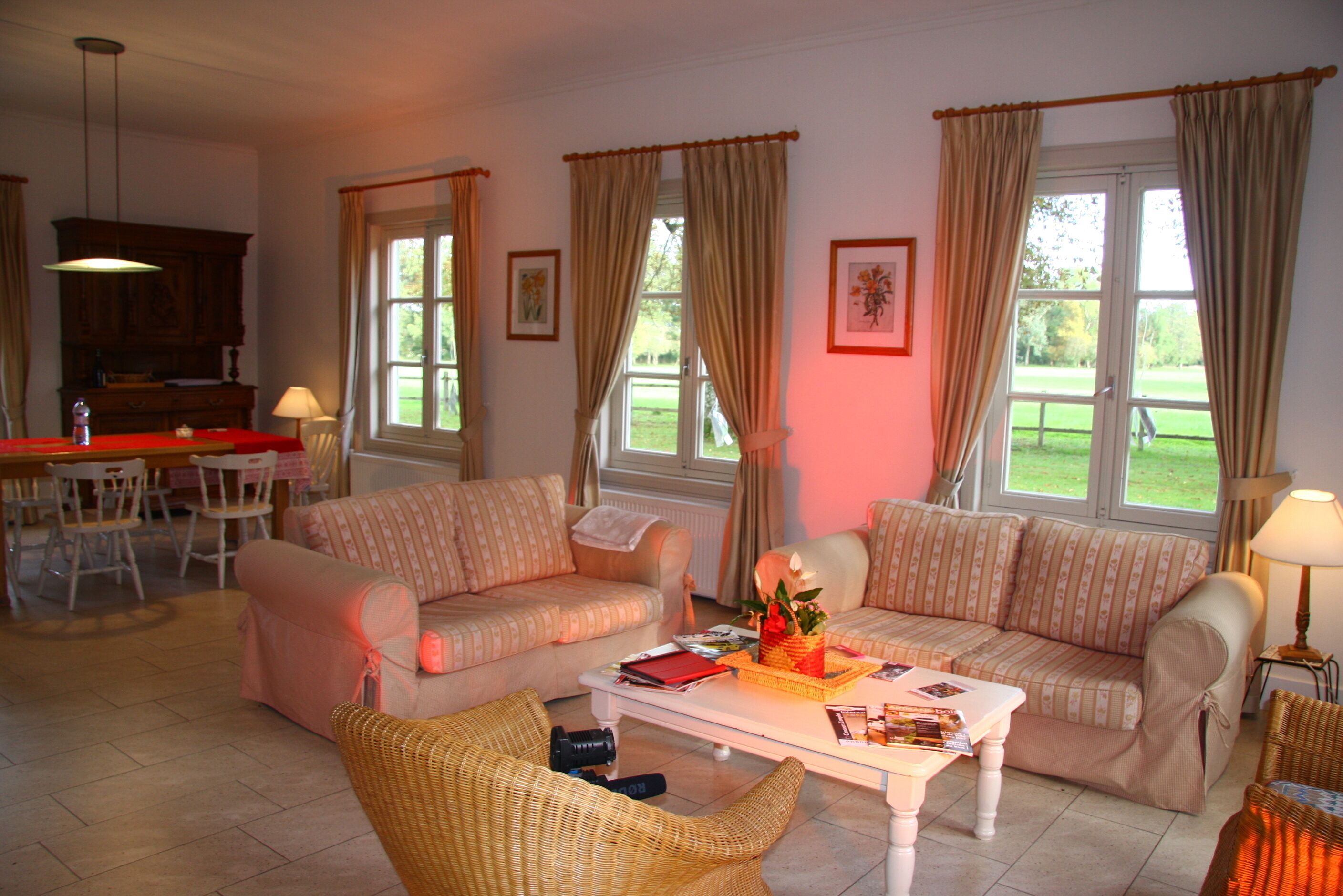 Family house in the park with exclusive pool