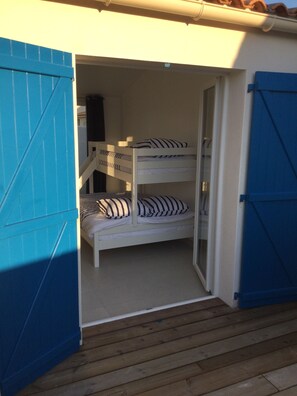 3 chambres, fer et planche à repasser, accès au Wi-Fi (inclus)