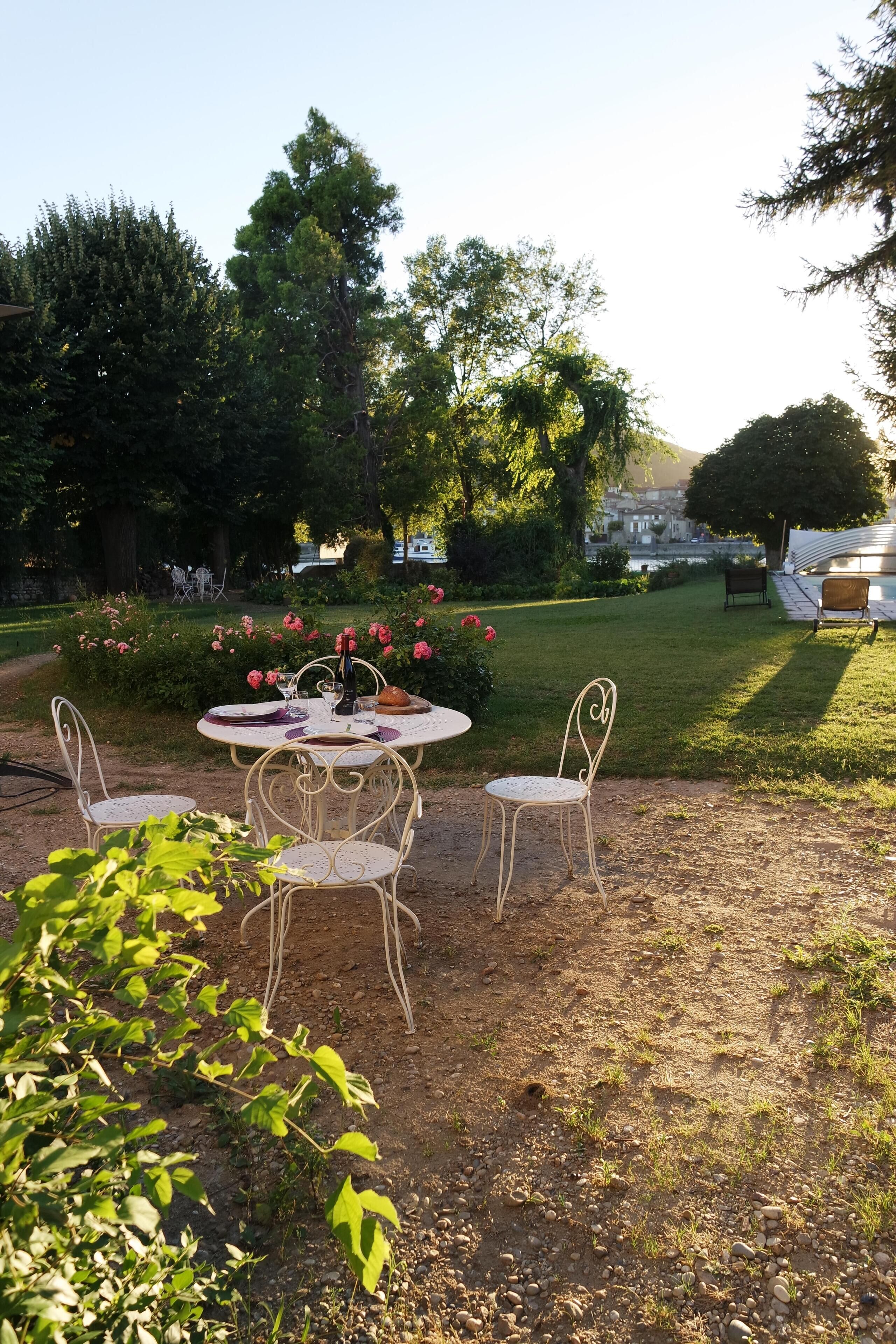 Beautiful family home, with private pool on the banks of the Rhone