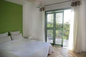 1 bedroom, iron/ironing board, travel cot, free WiFi - House with magnificent view, great comfort, near the beaches! (Porto-Vecchio)