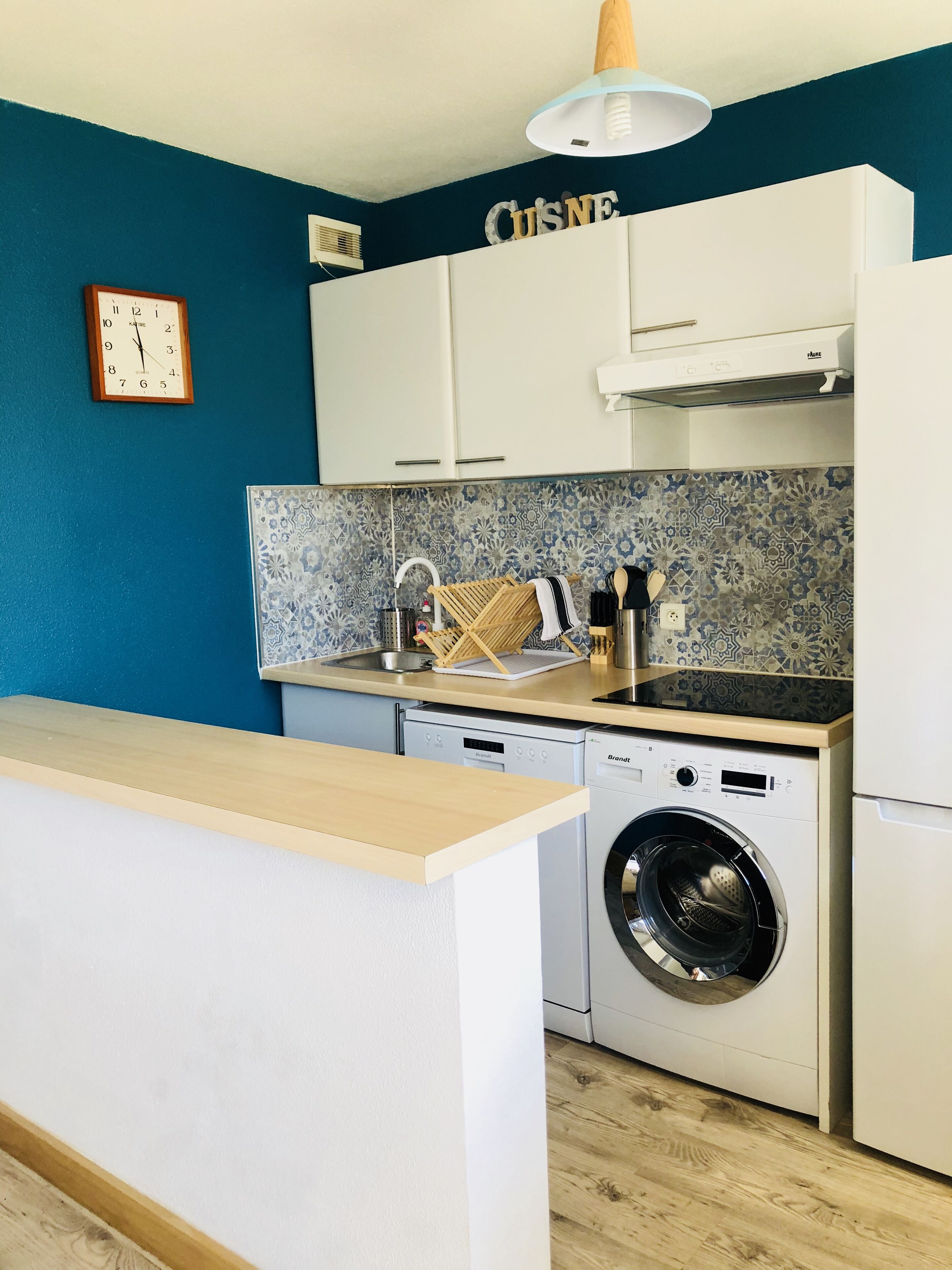 Superb renovated T2 of 45m2, swimming pool and enclosed parking, Tram C nearby