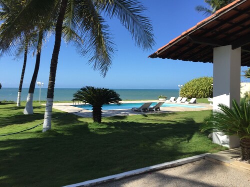 MAGNIFICENT VILLA BY THE SEA