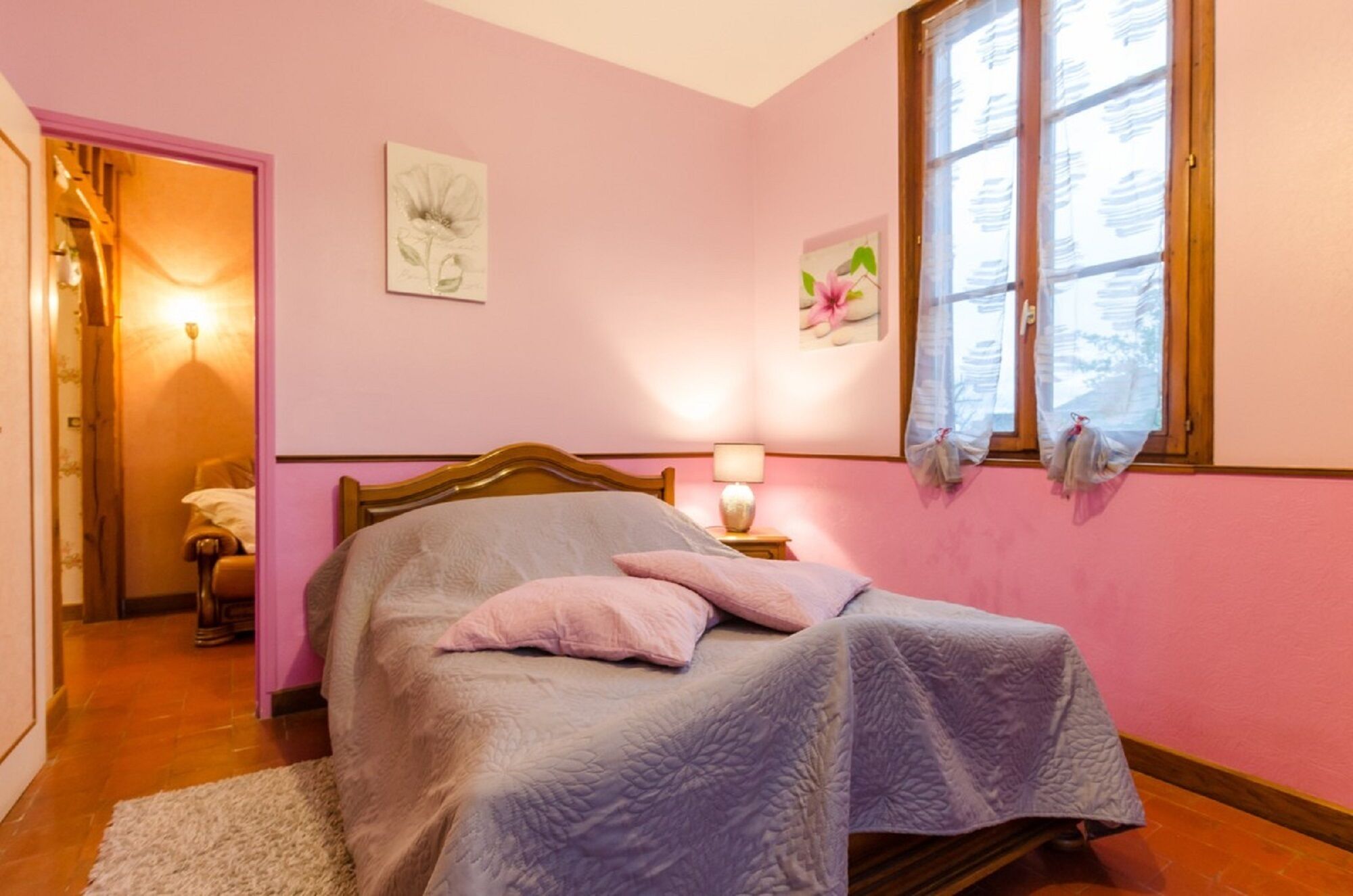 2 bedrooms, iron/ironing board, free WiFi